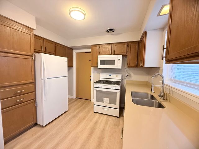 8038 Grand Avenue 2N, River Grove, IL 60171