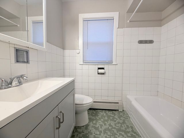 8038 Grand Avenue 2N, River Grove, IL 60171