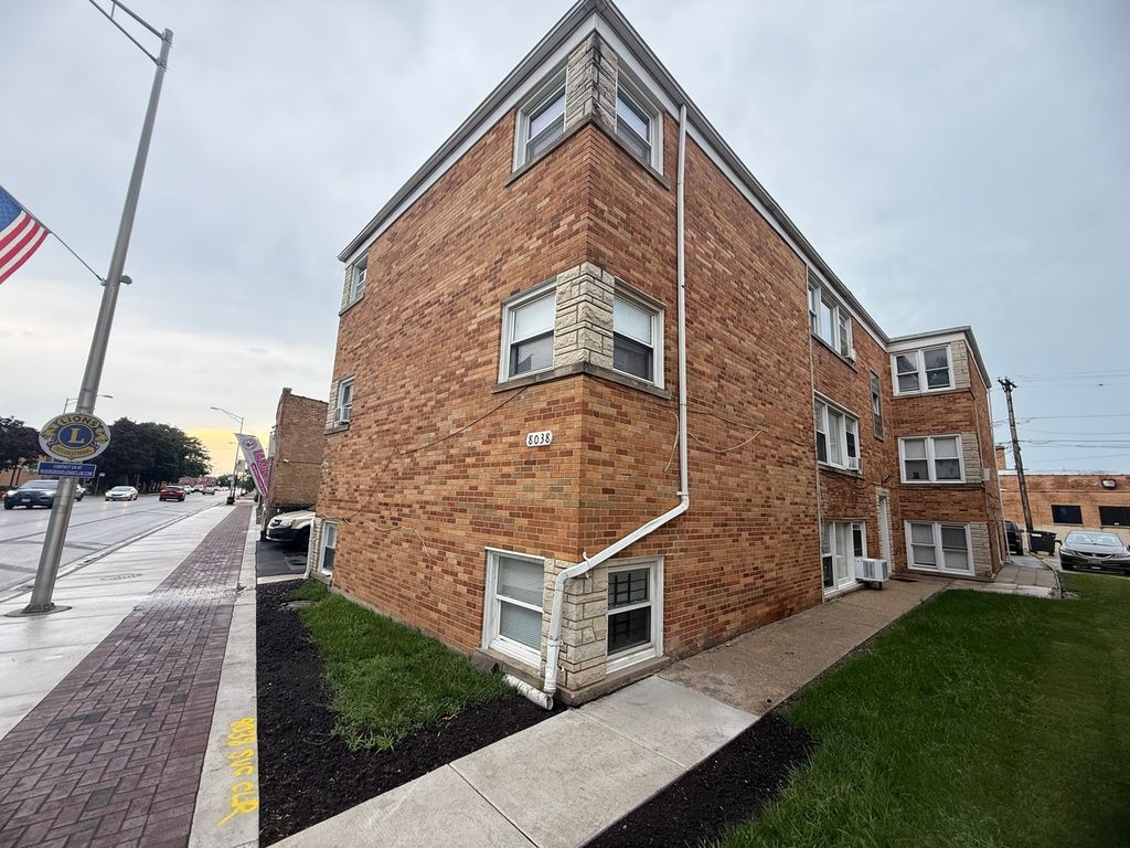 8038 Grand Avenue 2N, River Grove, IL 60171