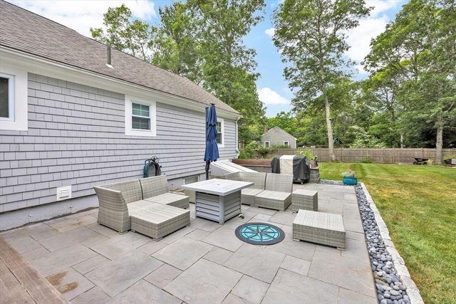 16 Pine View Dr, Barnstable, MA 02635