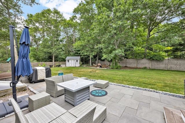 16 Pine View Dr, Barnstable, MA 02635