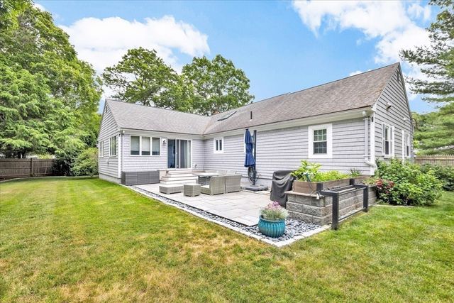 16 Pine View Dr, Barnstable, MA 02635
