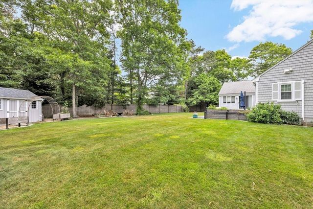 16 Pine View Dr, Barnstable, MA 02635