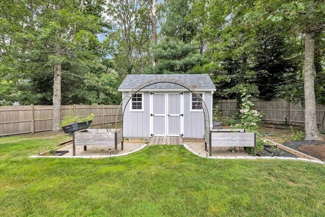 16 Pine View Dr, Barnstable, MA 02635