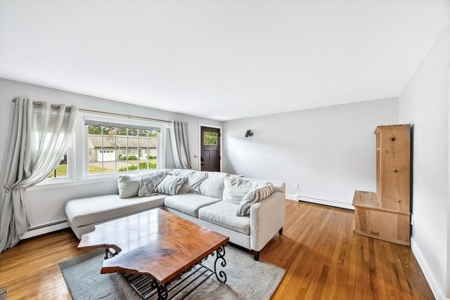 16 Pine View Dr, Barnstable, MA 02635