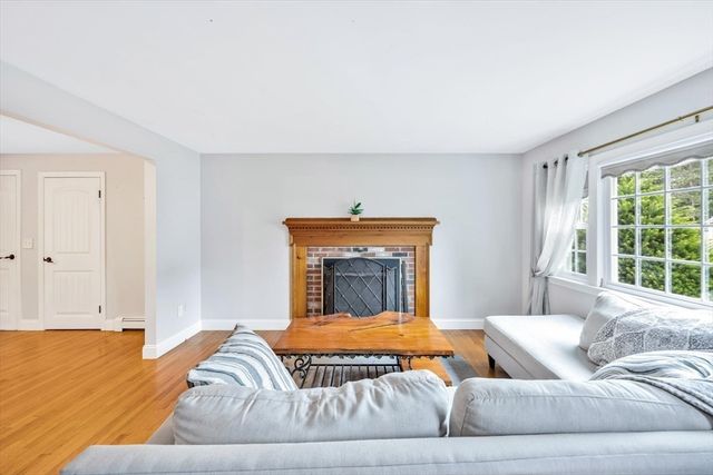 16 Pine View Dr, Barnstable, MA 02635