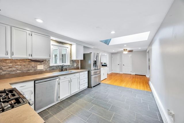 16 Pine View Dr, Barnstable, MA 02635