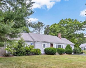 16 Pine View Dr, Barnstable, MA 02635