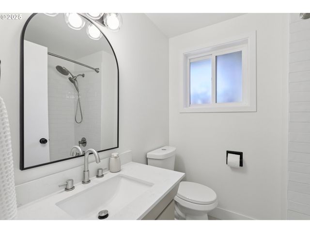 2150 6TH St, Columbia City, OR 97018