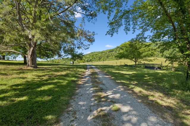 97 Seabo Valley Ln, Hickman, TN 38567