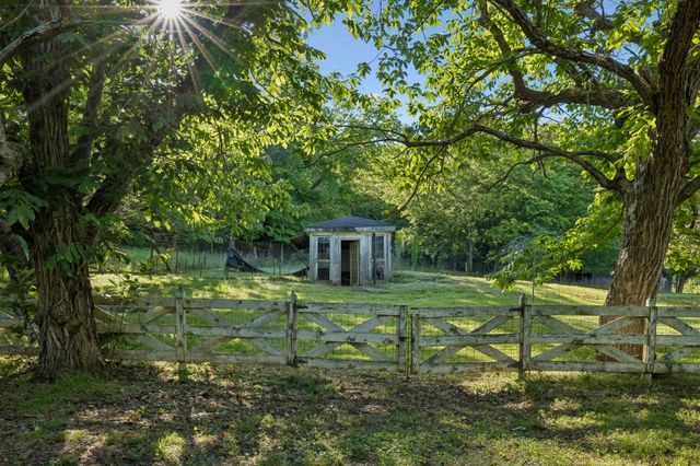 97 Seabo Valley Ln, Hickman, TN 38567