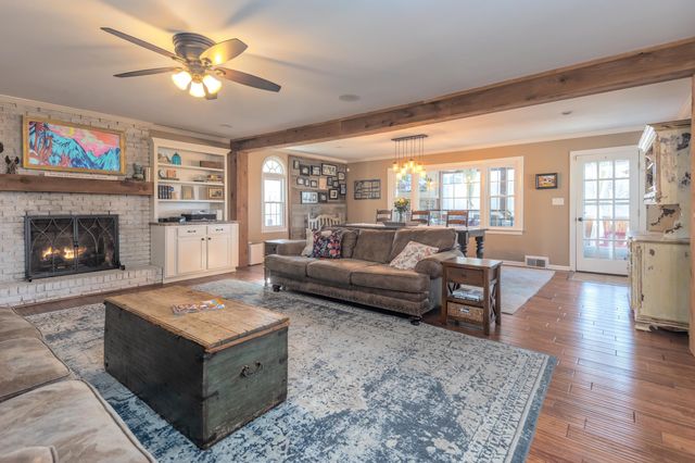 8985 LATIMER DR, Germantown, TN 38139