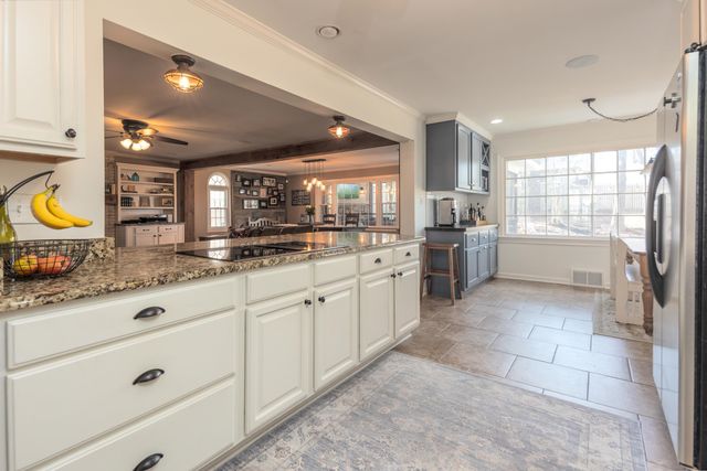 8985 LATIMER DR, Germantown, TN 38139