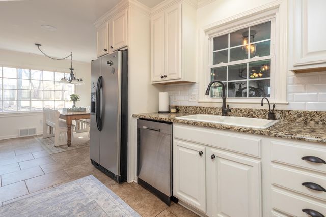 8985 LATIMER DR, Germantown, TN 38139