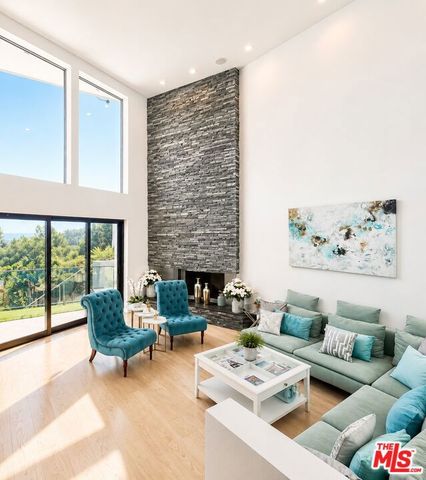 8380 HOLLYWOOD, Los Angeles, CA 90069