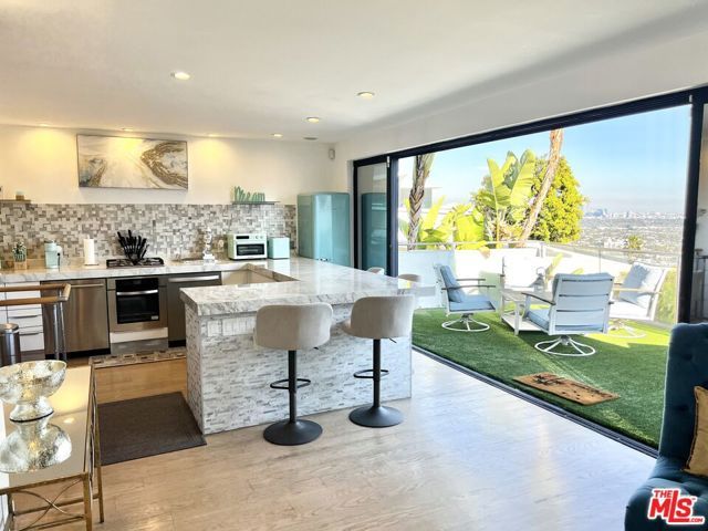 8380 HOLLYWOOD, Los Angeles, CA 90069