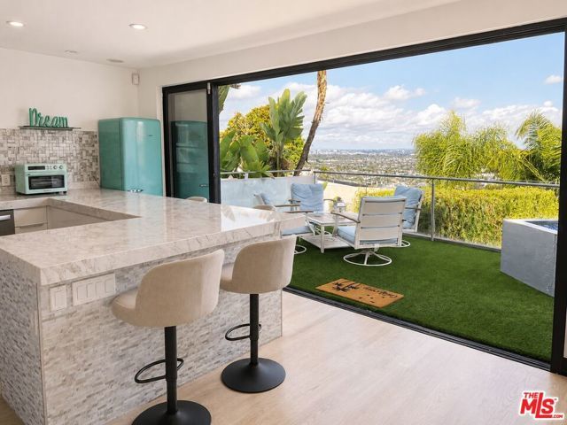 8380 HOLLYWOOD, Los Angeles, CA 90069