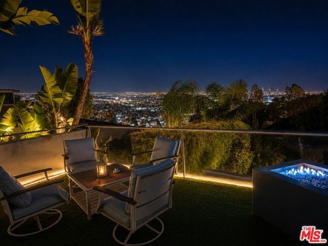 8380 HOLLYWOOD, Los Angeles, CA 90069