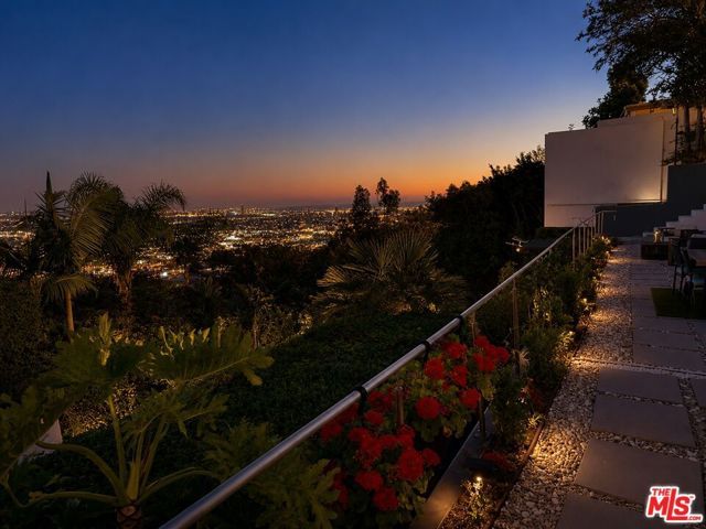 8380 HOLLYWOOD, Los Angeles, CA 90069