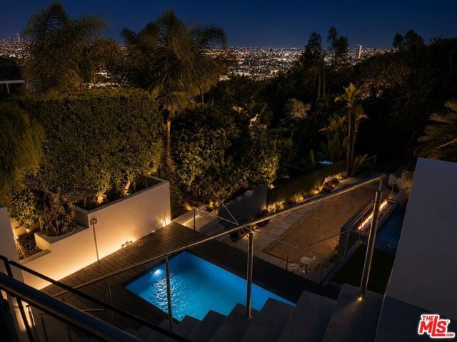 8380 HOLLYWOOD, Los Angeles, CA 90069