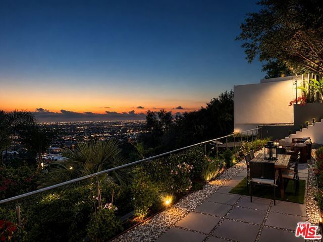 8380 HOLLYWOOD, Los Angeles, CA 90069