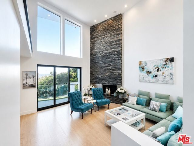 8380 HOLLYWOOD, Los Angeles, CA 90069