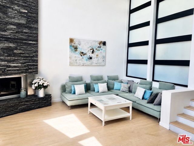 8380 HOLLYWOOD, Los Angeles, CA 90069