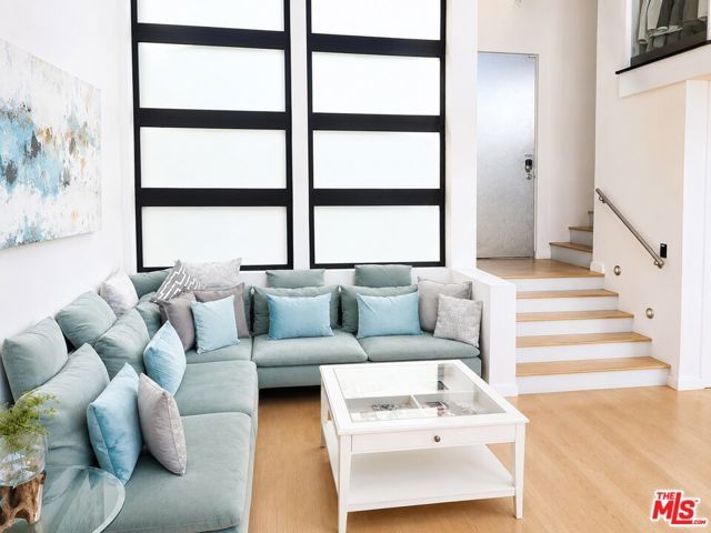 8380 HOLLYWOOD, Los Angeles, CA 90069