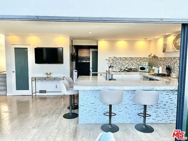 8380 HOLLYWOOD, Los Angeles, CA 90069