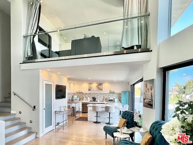 8380 HOLLYWOOD, Los Angeles, CA 90069