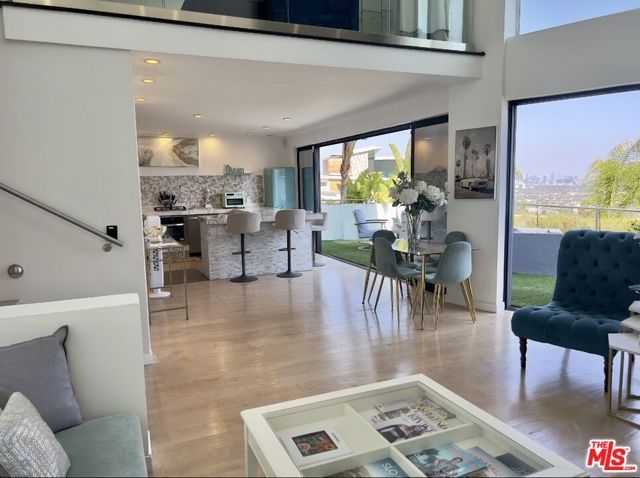8380 HOLLYWOOD, Los Angeles, CA 90069