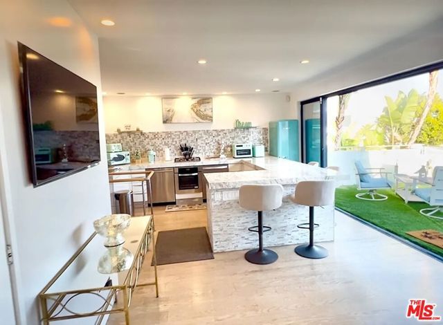 8380 HOLLYWOOD, Los Angeles, CA 90069