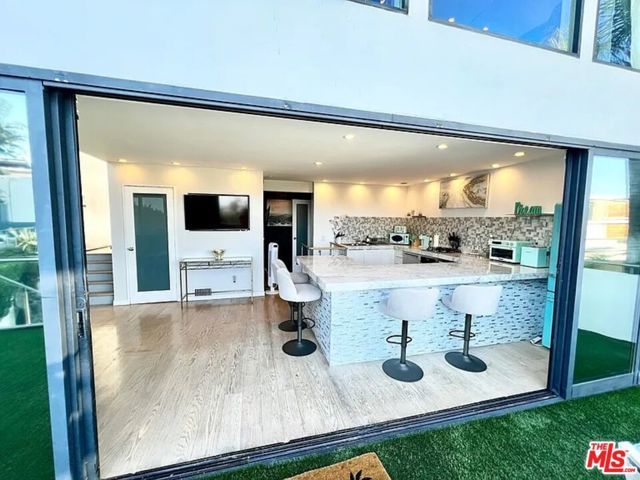 8380 HOLLYWOOD, Los Angeles, CA 90069