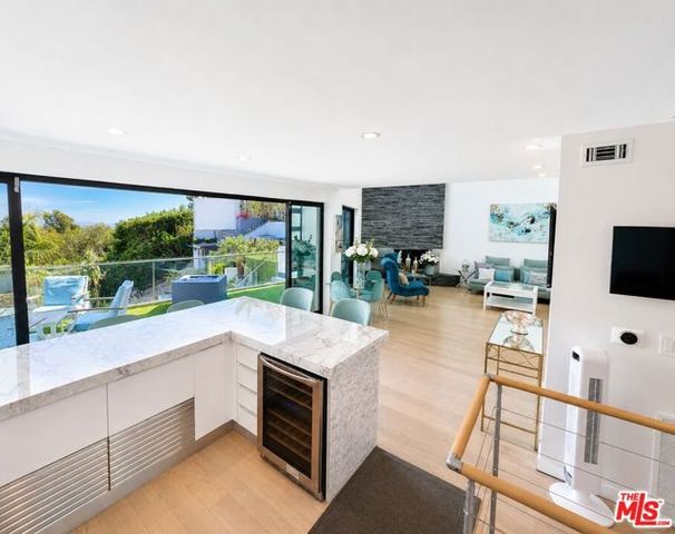 8380 HOLLYWOOD, Los Angeles, CA 90069