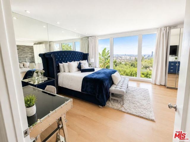 8380 HOLLYWOOD, Los Angeles, CA 90069