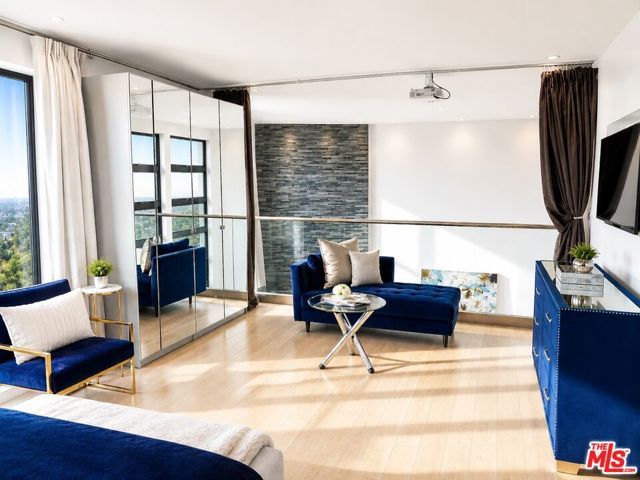 8380 HOLLYWOOD, Los Angeles, CA 90069
