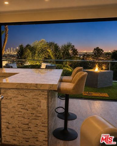 8380 HOLLYWOOD, Los Angeles, CA 90069