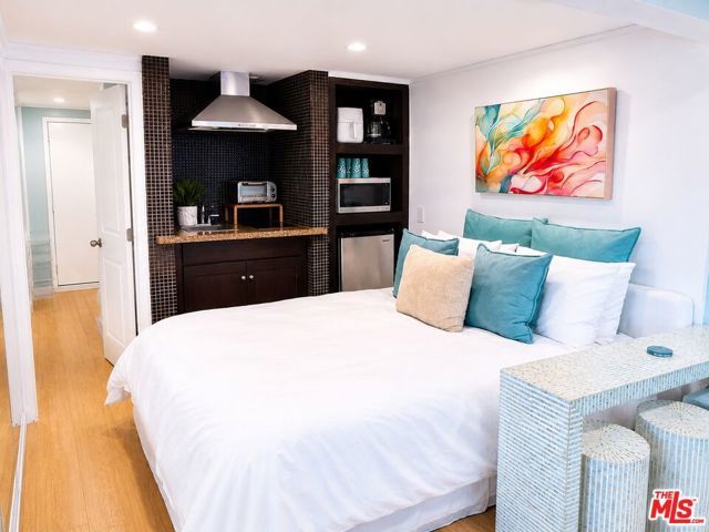 8380 HOLLYWOOD, Los Angeles, CA 90069