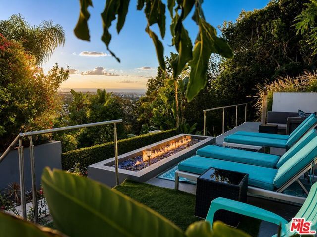 8380 HOLLYWOOD, Los Angeles, CA 90069