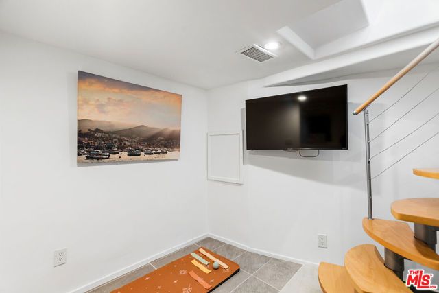 8380 HOLLYWOOD, Los Angeles, CA 90069