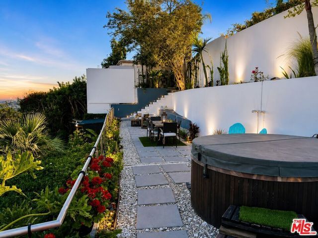 8380 HOLLYWOOD, Los Angeles, CA 90069
