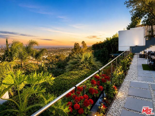 8380 HOLLYWOOD, Los Angeles, CA 90069
