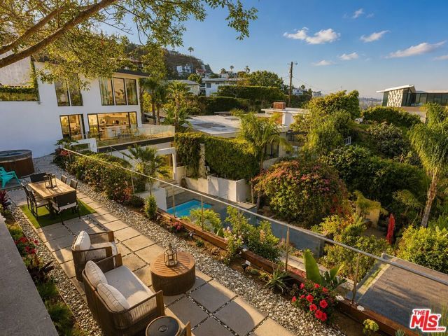 8380 HOLLYWOOD, Los Angeles, CA 90069