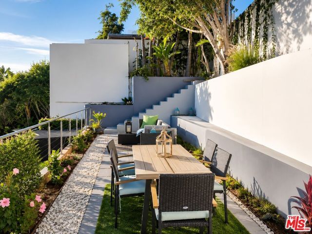 8380 HOLLYWOOD, Los Angeles, CA 90069