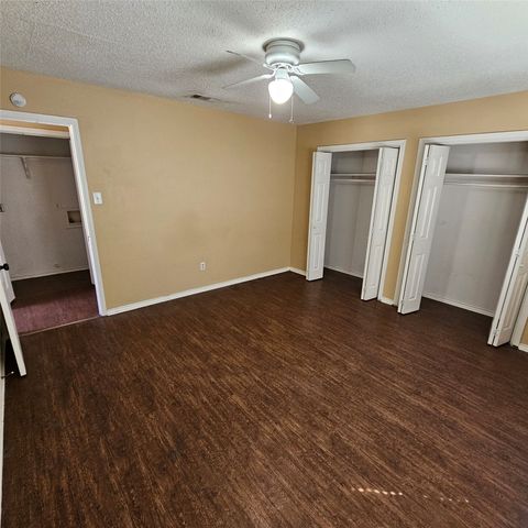 1402 Darr Street A, Irving, TX 75061