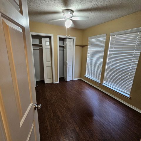 1402 Darr Street A, Irving, TX 75061