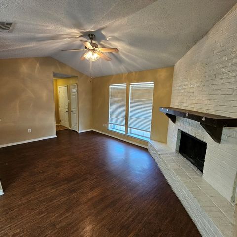 1402 Darr Street A, Irving, TX 75061