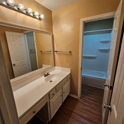 1402 Darr Street A, Irving, TX 75061