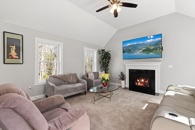 526 Hubbardston Rd, Templeton, MA 01468