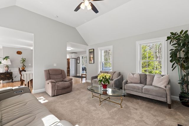 526 Hubbardston Rd, Templeton, MA 01468
